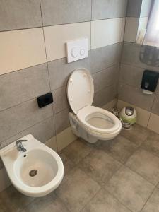 a bathroom with a toilet and a sink at Nontiscordardimé Apt in Torre a Mare