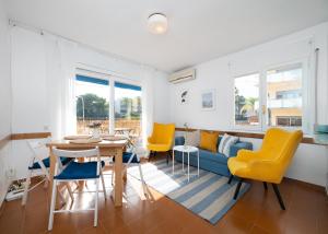 Et opholdsområde på Beach flat with terrace + 10 billeder