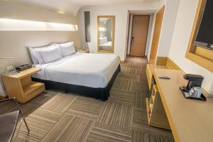 Un ou plusieurs lits dans un hébergement de l'établissement Sonesta Hotel Bogotá