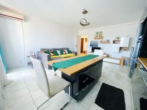 a living room with a table and a couch at YamaLux Apartments - Ploiesti 33 in Cluj-Napoca