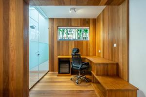an office with a chair and a desk at ZenDen Wellness Guesthouse in Canggu
