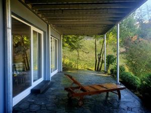 Zahrada ubytování River Mosel Holiday Homes, Meerfeld studio with a lake view