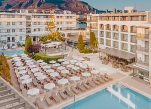 Bazén v ubytování Albatros Spa & Resort Hotel nebo v jeho okolí