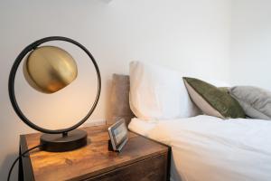 a round mirror on a table next to a bed at Deluxe Apartment in Sheffield City Centre - Sleeps 6 in Sheffield