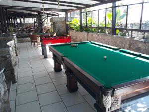 a pool table in the middle of a room at Hotel Du Lac Macaé in Macaé