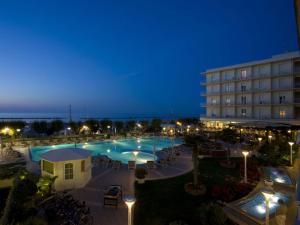 Bazén v ubytování Hotel Miramare nebo v jeho okolí