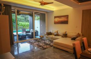 Istumisnurk majutusasutuses Solmare Apartments & Suites
