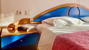A bed or beds in a room at Nitsa's Apartments