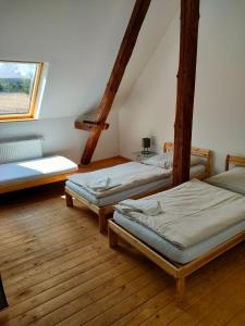 a room with three beds and a window at Gasthof Tatenhausen Ferienwohnungen in Tatenhausen