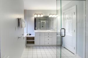 Et badeværelse på 8 Village Lane 200 + 25 billeder