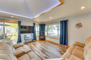 A seating area at Waterfront Lodi Vacation Rental on Lake Wisconsin!