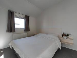 Ein Bett oder Betten in einem Zimmer der Unterkunft Waterpark Giethoorn