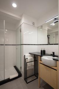 Bilik mandi di Gateway House Studio Apartments +47 gambar