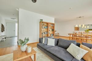 a living room with a couch and a table at Exklusive Villa-Eggert mit Kamin & Terasse für 6 Personen im Bretten in Bretten