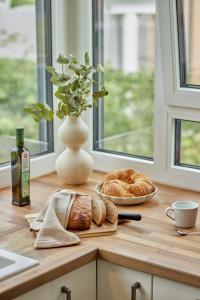 a kitchen counter with bread and a plate of croissants at Exklusive Villa-Eggert mit Kamin & Terasse für 6 Personen im Bretten in Bretten