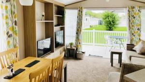 Fotografie z fotogalerie ubytování Lemon Tree Lodge - 2 Willow View v destinaci South Cerney