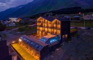 Splošen pogled na gorovje oz. razgled na gore, ki ga ponuja hotel