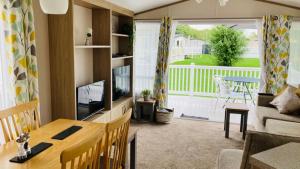 Fotografie z fotogalerie ubytování Lemon Tree Lodge - 2 Willow View v destinaci South Cerney