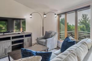 Posezení v ubytování Amazing Town Mountain Getaway