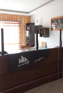 Móttaka eða anddyri á Damfjord Boutique Hotel
