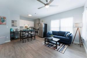 Η κουζίνα ή μικρή κουζίνα στο Lyric Place