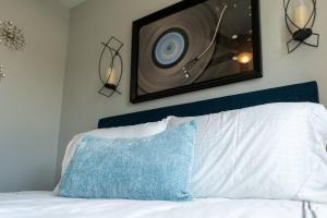 Ένα ή περισσότερα κρεβάτια σε δωμάτιο στο Lyric Place