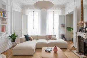 Haussmannien 156m2 avec balcon filant