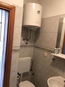 Koupelna v ubytování Apartment in Okrug Gornji with sea view, air conditioning, WiFi, washing machine 5049-1