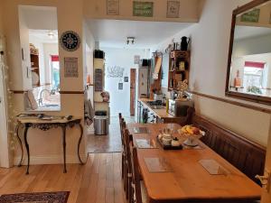 a dining room with a table and a kitchen at Weaver's House B and B in Cardiff +16 photos