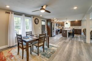Gambar di galeri bagi 11 Mi to McConnells Mill Home Near Ellwood City di Fombell +17 gambar