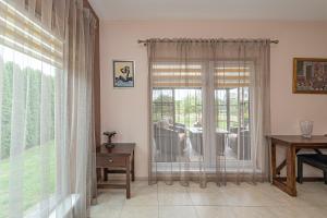 Ruang duduk di Calm and private apartment by Polo Apartments +15 gambar