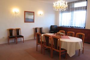 A seating area at Retro Hotel Suza