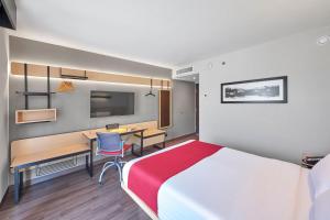 Postel nebo postele na pokoji v ubytování City Express by Marriott Comitán