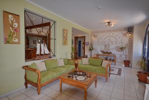 Гостиная зона в Emporios Bay Hotel Chios