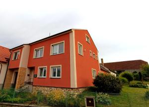 Budova, kde se aparthotel nachází