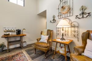 a living room with two chairs and a table and a lamp at Inn at Sunset Mill Ranch in Wimberley