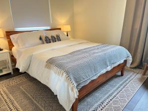 Postel nebo postele na pokoji v ubytování Riggins Ranch Rustic-modern House