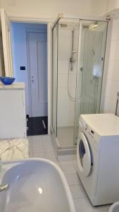a bathroom with a washing machine and a shower at Margin - Appartamento vicino al centro in Genoa