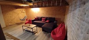 a living room with a couch and a table at Appartement 4 à 6 places in Osmanville