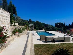 The swimming pool at or close to Villa Portico