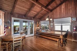 Φωτογραφία από το άλμπουμ του 6 BR Oceanfront House with Creek Dock σε Pawleys Island +26 φωτογραφίες