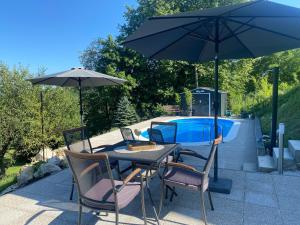 Bazén v ubytování Relax House Lara in Krapinske Toplice nebo v jeho okolí