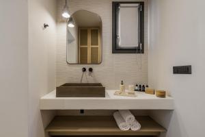 Koupelna v ubytování Topos Suites
