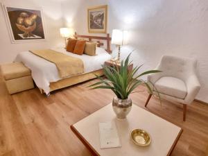 a bedroom with a bed and a table and a chair at Antara Hotel & Suites - Miraflores in Lima