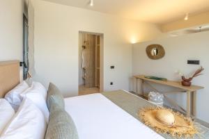 Postel nebo postele na pokoji v ubytování Topos Suites