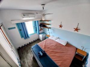 a small room with a bed and stars on the wall at Pousada Eldorado Guarujá - in Guarujá +68 photos