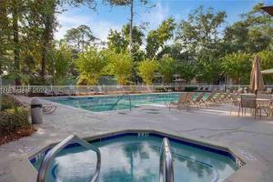 Kolam renang di atau dekat dengan Cute 2 bedroom, 2 bath Condo at Folly Field Beach