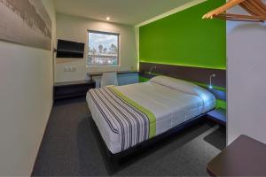 Кровать или кровати в номере City Express Junior by Marriott Puebla FINSA +42 фотографии