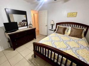 Rest, Relax & enjoy the entire cozy vacational home!客房内的一张或多张床位
