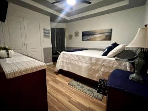 Rest, Relax & enjoy the entire cozy vacational home!客房内的一张或多张床位